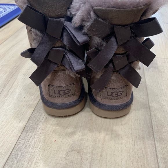 Girls Bailey Bow Ugg Boots - Picture 2 of 5